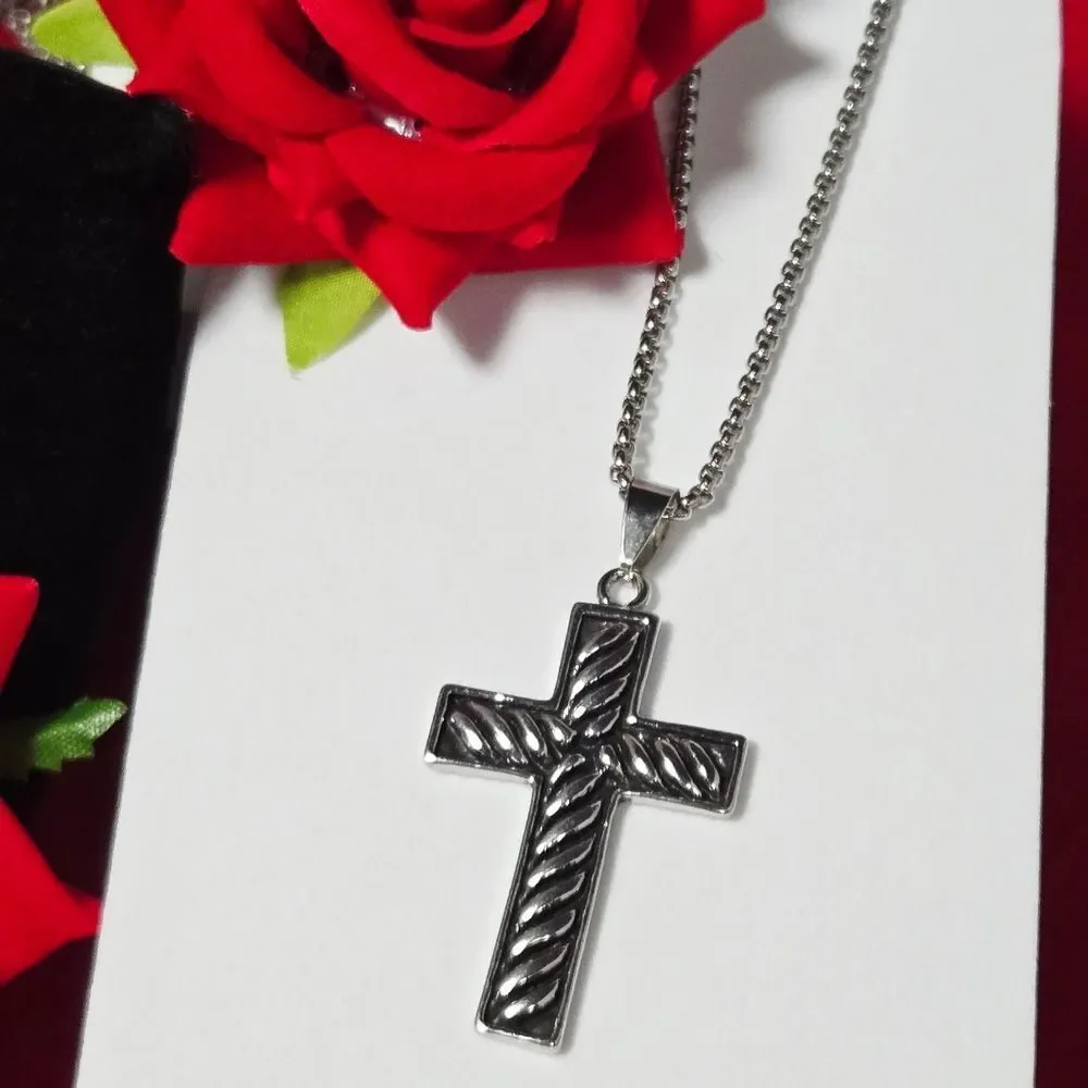 Silver Rope Design Cross Pendant Necklace Stainless Steel 23